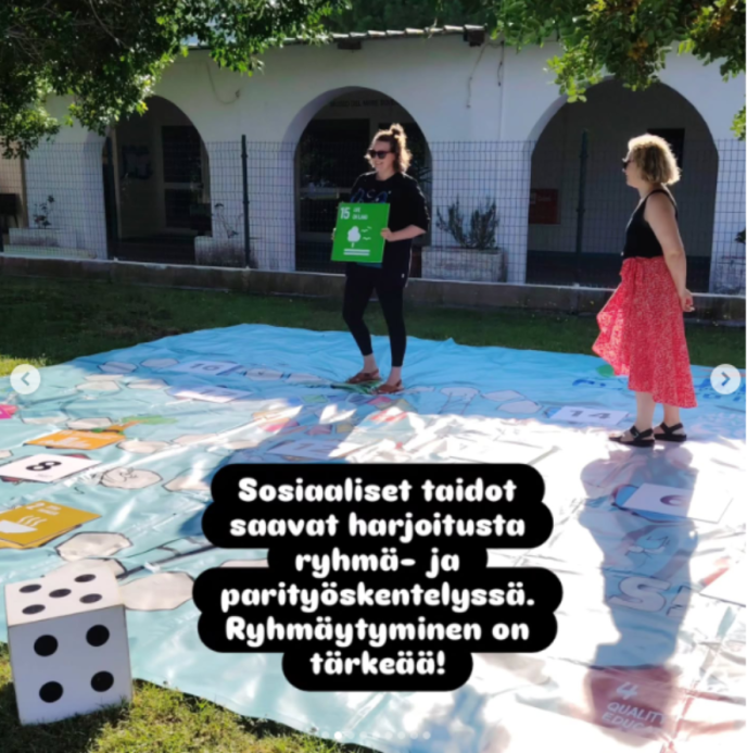 Sosiaaliset taidot saavat harjoitusta ryhmä- ja parityöskentelyssä.