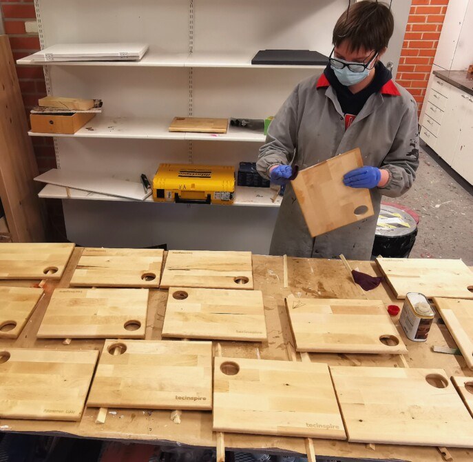 Leikkuulautojen käsittelyä