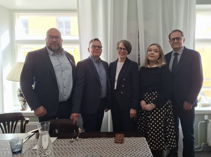 Kuvassa Jussi Tomberg, Pertti Parpala, Marjo Katajisto, Vilma Nikkanen ja Vesa Raasumaa